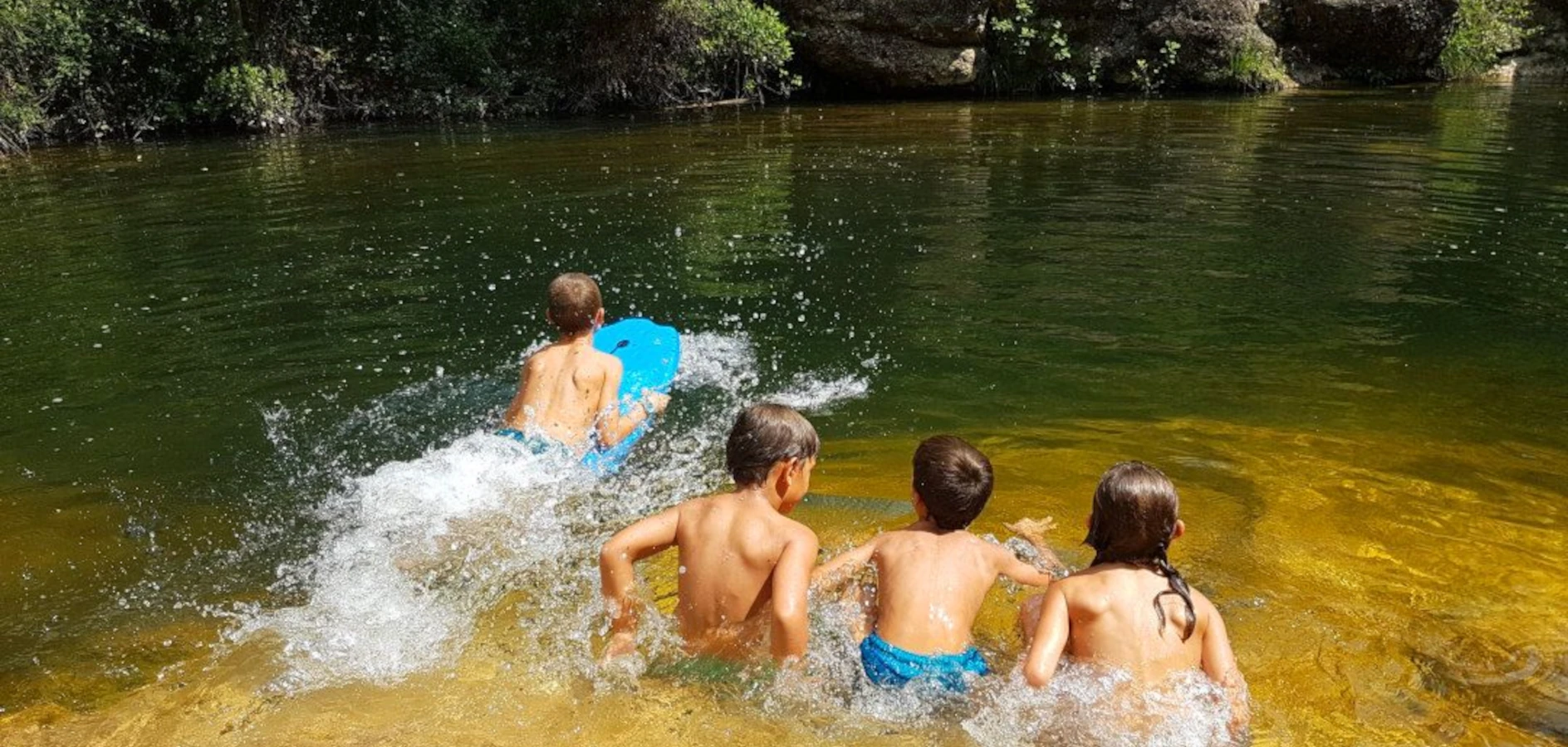 7 rius amb gorgs per explorar en família