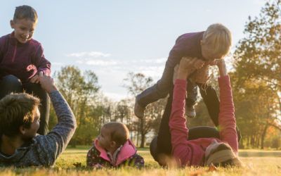 11 jocs d’exterior per jugar en família