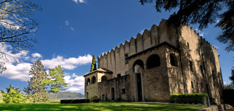 Castell de Montesquiu Fundesplai Wikimedia per Araceli Merino