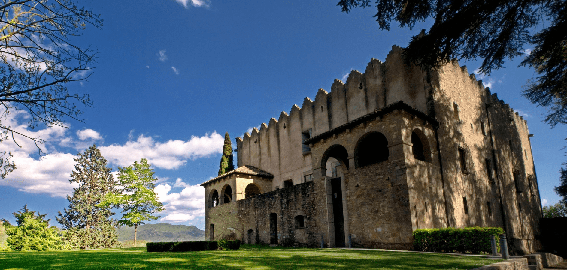 Endinsa’t al castell de Montesquiu!