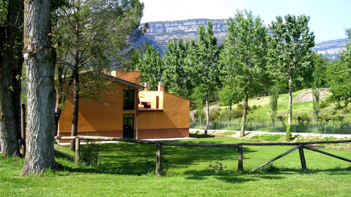 Exterior-casa-colonies-La-Cinglera