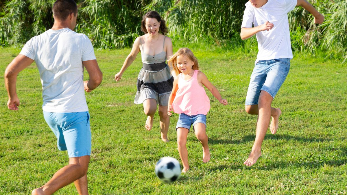 Familia-jugant-a-pilota