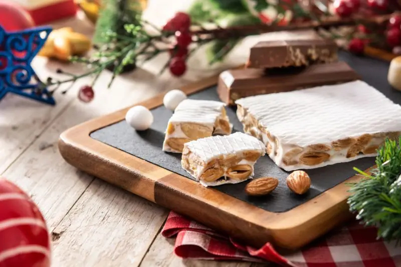 Turrones variados Navidad Fundesplai Albergue Cal Pons con nieve