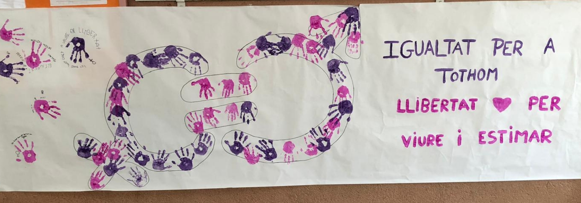 Quadre i gomets per la distribució de les tasques de casa de tots els membres de la família